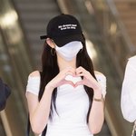 [T포토] 아이브 이서 '청순 한 <b>스푼</b>'