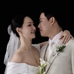 이유영, 출산 후 1년 만에 결혼…웨딩화보 속 <b>듬직</b> 남편 공개