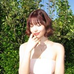 트와이스 <b>모모</b>, 눈부신 쇄골 라인 드러난 튜브톱 드레스 '눈길'