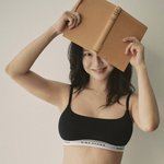 '속옷 <b>CEO</b>' 송지효, 사업 대박에 자신감 붙었다…더 파격적인...