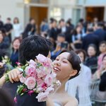 <b>이유영</b>, '훈남 남편' 최초 공개…딸 출산 1년 만에 지각 결혼식...