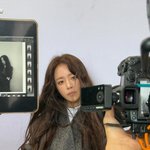 ‘여전히 여신’ 한지민, 화보 현장 <b>압도</b>한 독보적 미모 “이게 클래스”...