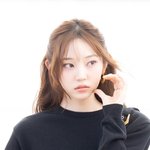 [현장포토] "<b>무심</b>한 듯, 깜찍"...영서, 인형의 하트