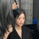 거울 앞 떠오른 설렘”…채서안, 가을 오후→고요한 준비의 순간