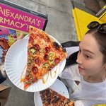 [댓글부탁해] 제시카, '장기 연애' <b>타일러</b> 권과 피자 데이트 중?...