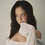 송지효 이제 잘 팔리나? 또 속옷 브랜드 모델 직접 등판