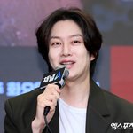 "공장서 120만원 벌었는데…연예인 <b>첫</b> 수입, 범죄로 번 돈 같았다"...