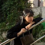 “가을빛 담은 시선”…예리, 깊은 <b>여운</b>→빈티지 감성 셀카