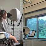 크리스탈, 마이크 앞 사진 깜짝 투척…본업으로 돌아오나