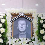 '스승' 전유성 빈소 1시간 30분 머물렀다…<b>이문세</b>→하리수 추모...