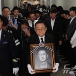  웃음 유산 남기고 영면…영결식·<b>발인</b>·노제서 후배들 오열(종합)