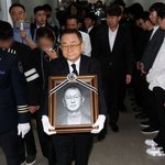  후배들 눈물 속 영면…"<b>무대</b> 위 혁신가이자 <b>무대</b> 뒤 스승"