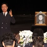 "1분간 실컷 울자" 故 전유성 <b>노제</b>..김학래 끝내 오열 [스타현장]