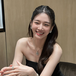  주얼리보다 빛나는 비주얼… "<b>미소</b>에 빠지겠네" [스한그램]