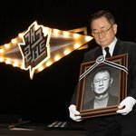 영정으로 오른 '개그콘서트' <b>단독무대</b>…옷고 울며 보내드린 마지막...