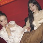 이해리가 보살‥강민경, 무릎 위 앉아 립밤 바르기 “여전한 개그...