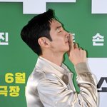 이제훈, 깜짝 소식 알렸다…밴드 <b>루시</b> 손잡고 취약계층 위한 기부...