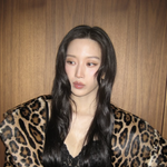 명품 브랜드 행사장에 또 한 번의 파격 란제리룩 '<b>아찔</b>한 허리'