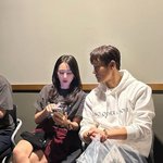 이병헌, 손예진과 다정한 투샷 "100만 <b>돌파</b>, '어쩔수가없다'"