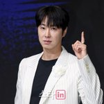 [드루와] [단독]유노윤호, 솔로 가수로 돌아온다…2년 만에 신곡...