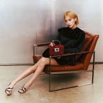 금발이 이렇게 잘 어울릴 줄은 몰랐는데...