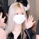 [현장포토] "<b>사탕</b>보다 달콤"...가을, 요정의 손인사