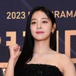 '김수현 소속사' 설인아, 속내 고백…"한계 부딪히는 과정 소중히...