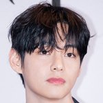 [포토] BTS 뷔 <b>김태형</b>, 인기 어쩔수가없다