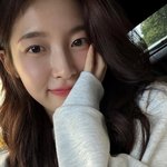 아린, '수지 닮은꼴' 인증하는 셀카…햇살 머금은 <b>청순</b>美 터졌다