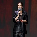 [포토] 이즈나 소개하는 신아영 아나운서