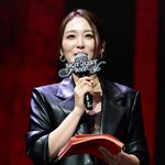 [포토] 신아영 아나운서, 이즈나 쇼케이스 진행