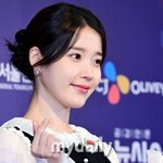 꽃받침 아이유 , 꽃보다 <b>상큼</b>한 미모