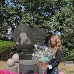 故 최진실 17주기 하루 전 묘소 찾았다 “자주 못 와 <b>미안</b>해”