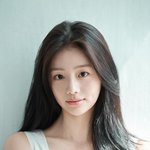 “빛이 머문 순간”…채서안, 투명한 <b>미소</b>→가을 햇살 속 청초함