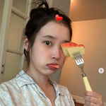 아이유, 살찐 거 맞아? ‘굴욕無’ 생얼 공개..눈부신 비주얼