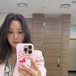김희선, 셀카 못 찍으면 어때? 핑크 공주님의 완전<b>무결</b> 미모