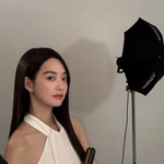 신민아, 눈부신 존재감으로 시선 <b>압도</b>…광고 촬영 현장 공개