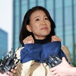 [속보] 이진숙 전 <b>방통</b>위원장, 수갑 찬 채 영등포경찰서 도착