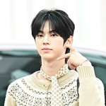 [현장포토] "그림으로 그렸어"…<b>도훈</b>, 조각의 하트