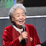 <b>부축</b> 받고 나온 '84세' 강부자, 건강이상설에 노심초사…"아직...