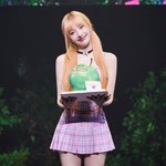 [댓글부탁해] 크러쉬 레드벨벳 조이, 첫 단독 팬미팅 성료…따뜻한...