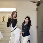 <b>서로</b>의 엉덩이 때리는 스테이씨 멍냥즈