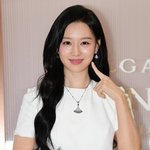 김지원, '눈물의 <b>여왕</b>' 종영 1년 반 만에 깜짝 소식 알렸다…글로벌...