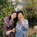 [해시태그] 수지, <b>외할머니</b>와 투샷 공개 '깜짝'…넘사벽 유전자...