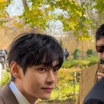 <b>뷔</b> 실물은 얼마나 잘생긴걸까