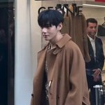 뷔 <b>셀린느</b> 애프터 착장 개이쁘네