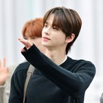 투어스 신유 '팬들을 바라보며'[엑's <b>HD</b>포토]