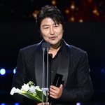 ‘<b>삼식</b>이 삼촌’ 송강호, 남자연기자 개인상 수상 [포토엔HD]