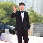 [포토] <b>문성현</b>, 손인사로 워킹