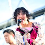 [사진]이츠(it's),'수화기 마이크 삼아'